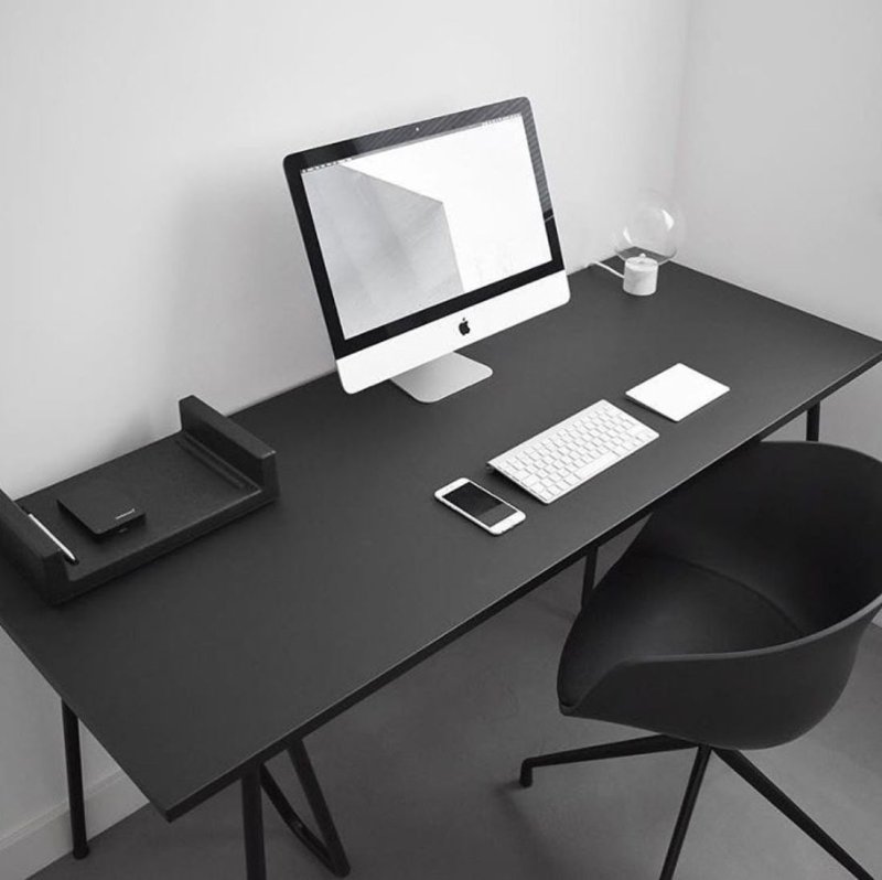 Computer table minimalism