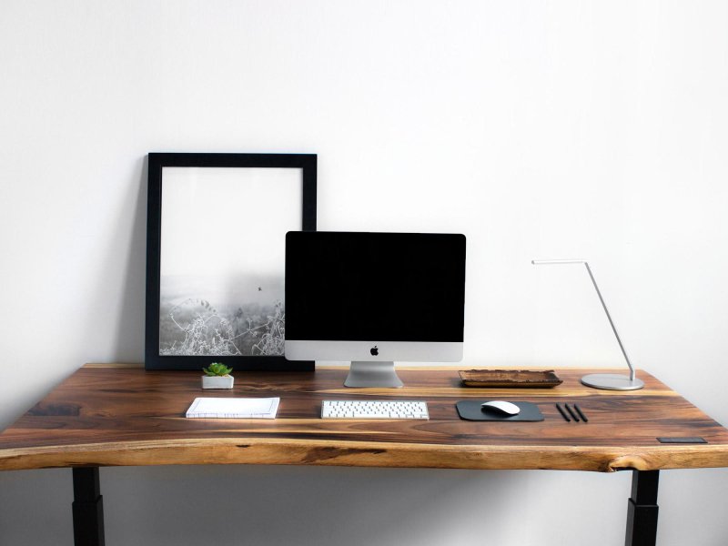 Minimalism style computer table