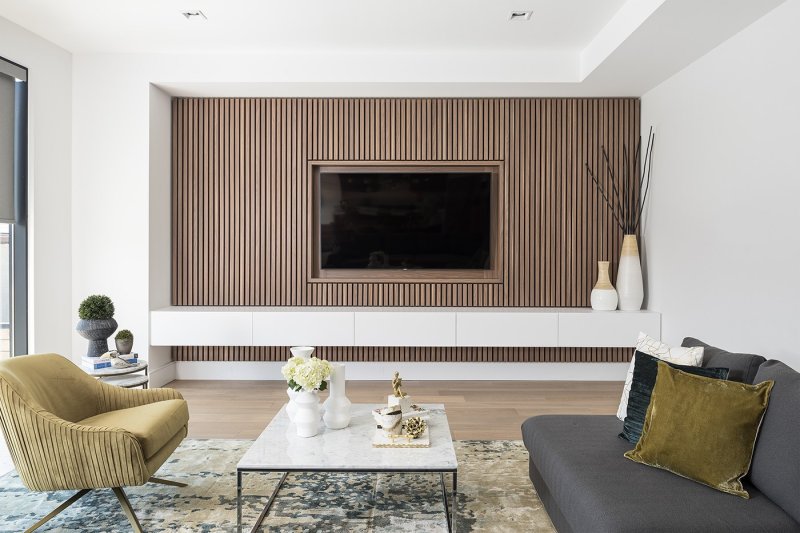 Living room with wooden rails