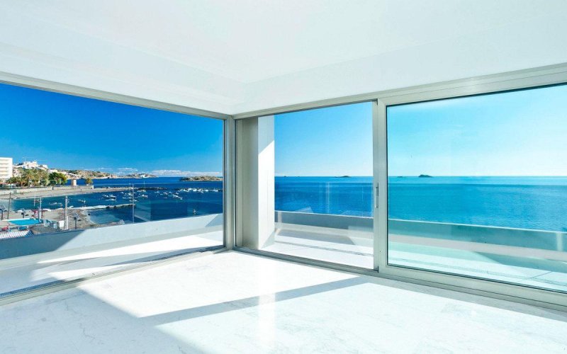 Panoramic windows with sea view