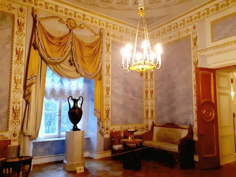 Corner living room of the Pavlovsky Palace