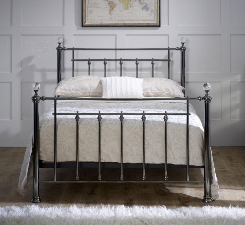 Metal bed