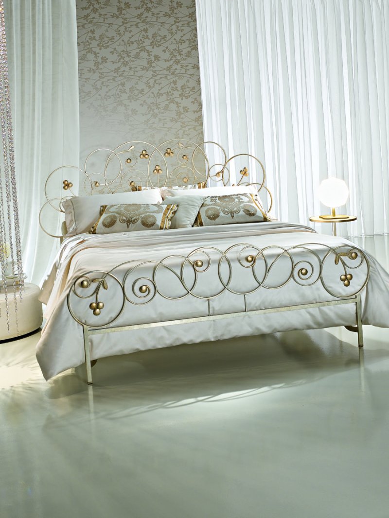 Papillon / ciacci bed