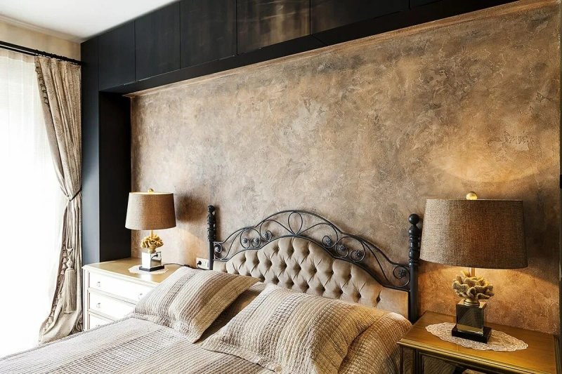 Decorative plaster in the bedroom