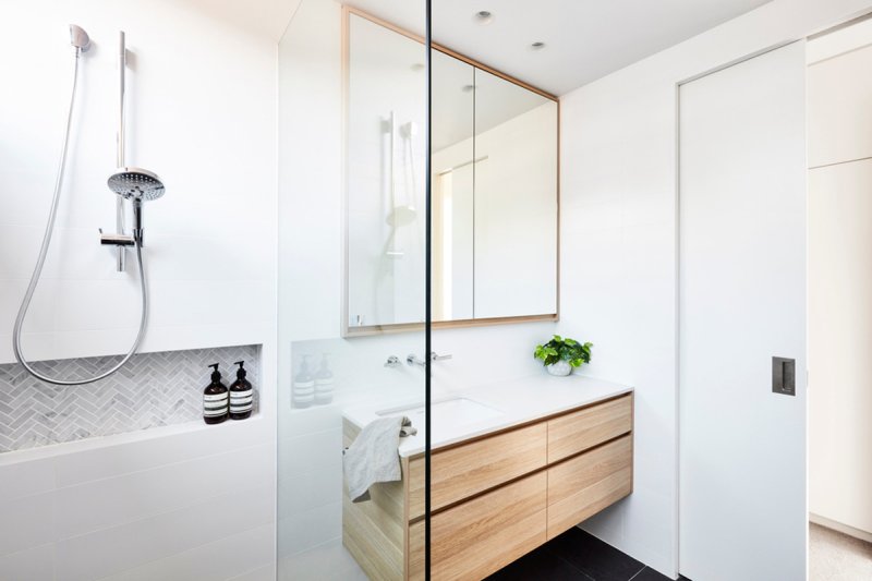 Shower glass partition