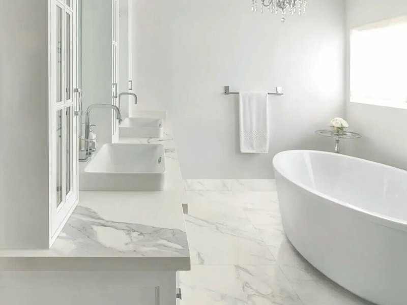 Carrara marble bath