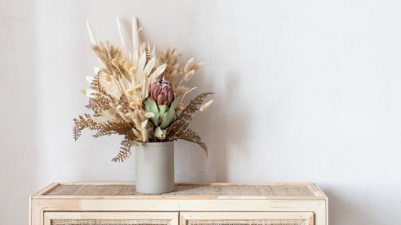 Fashionable dry flowers