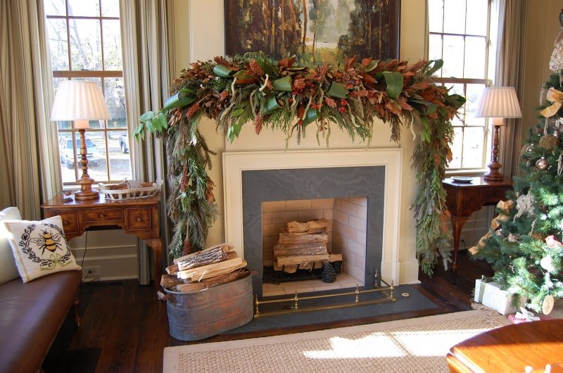 New Year's decor of the fireplace