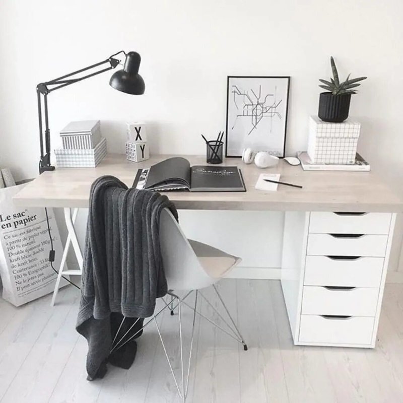 Skandi -style desk