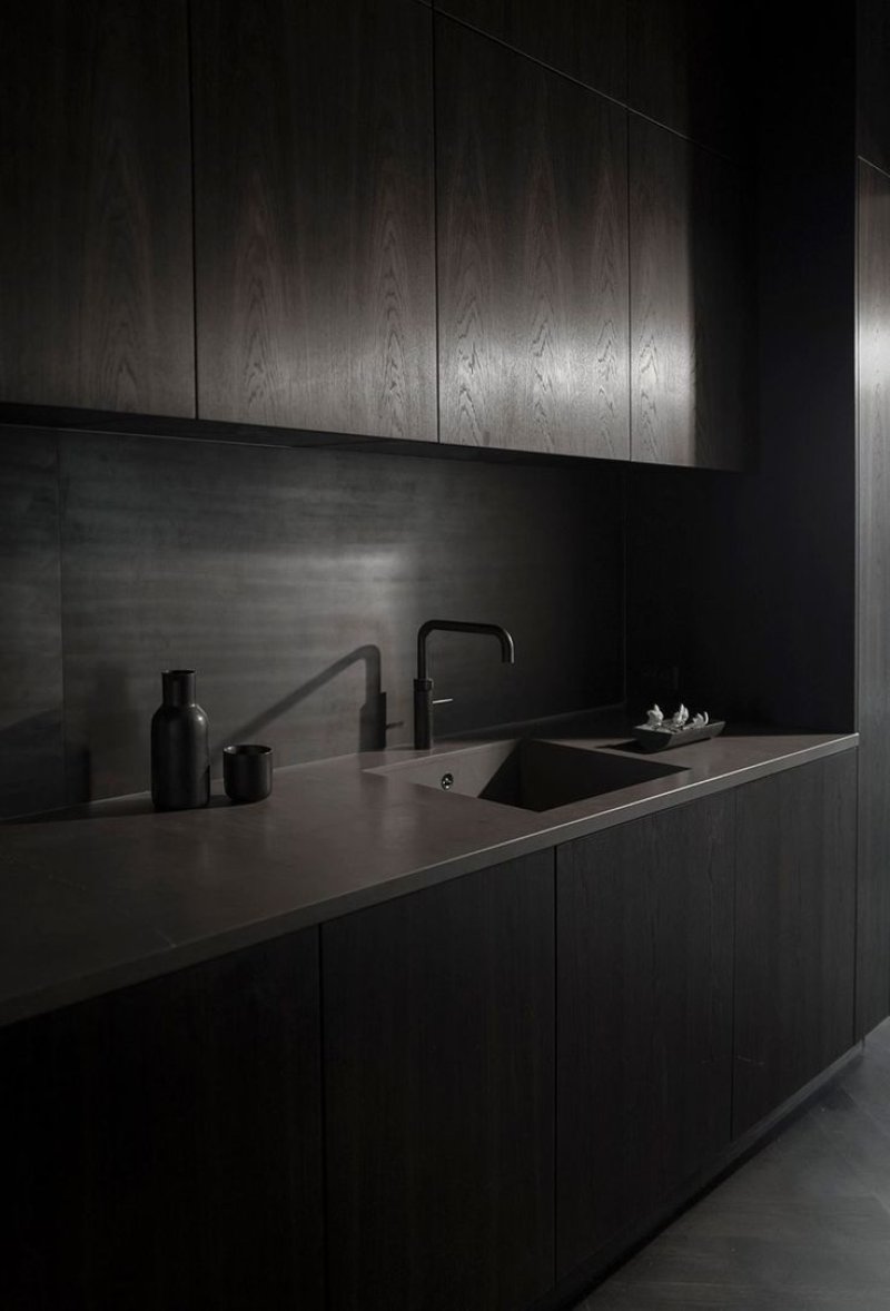 Black kitchen