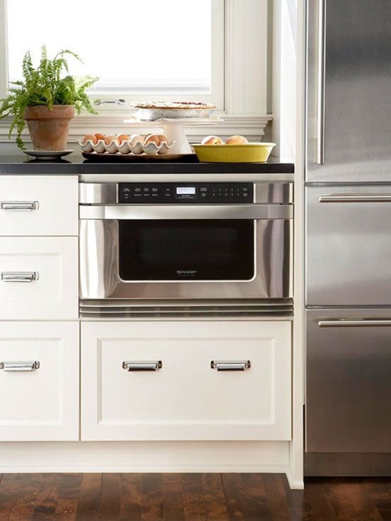 Built -in microwave oven in the kitchen