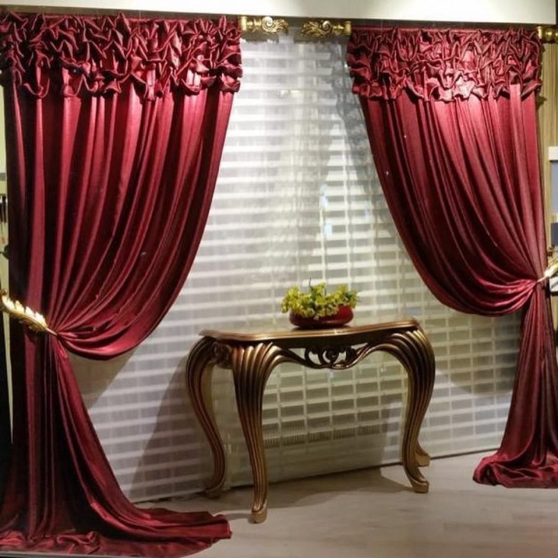 Burgundy curtains in the interior