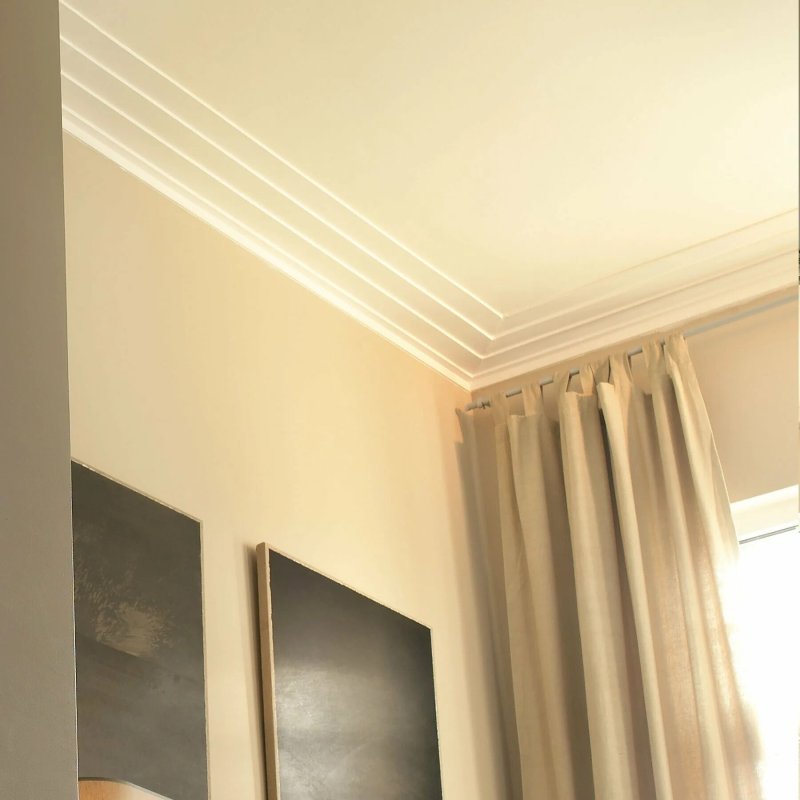 Ceiling skirting boards