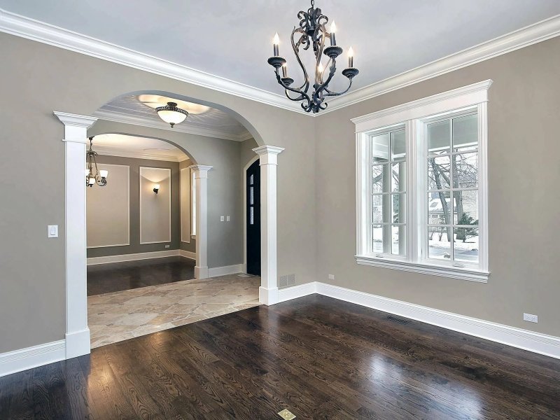 A room with a wide skirting board