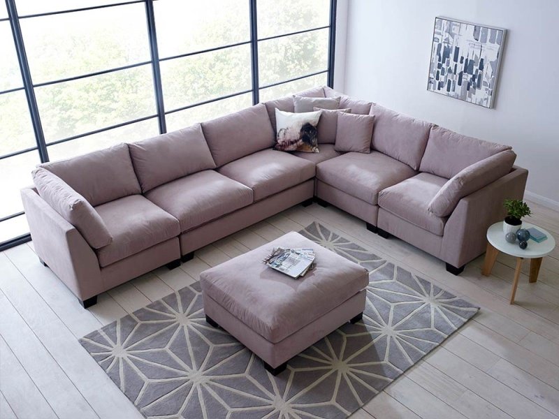 N figurative sofa in the interior