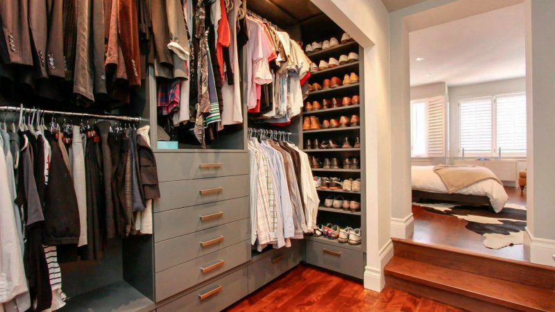 Wardrobe room layout