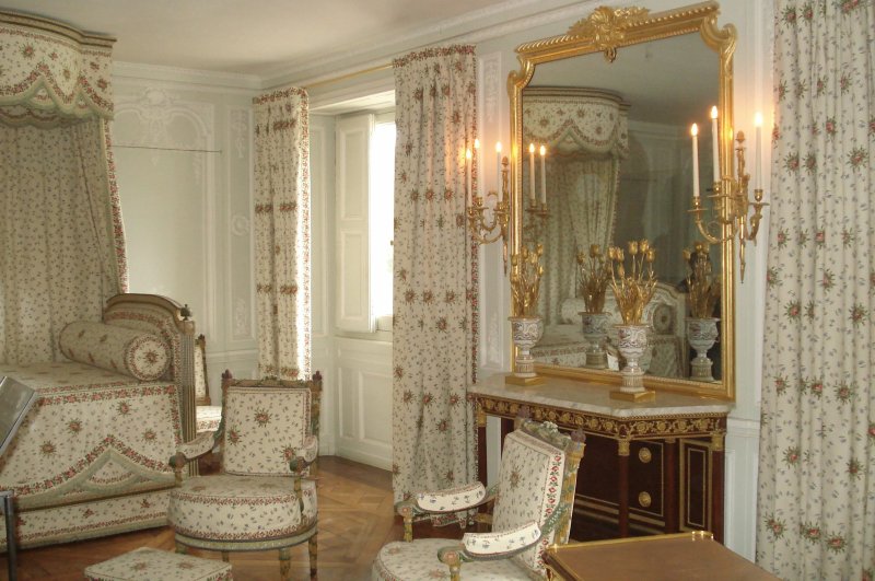 Rococo style in the interior