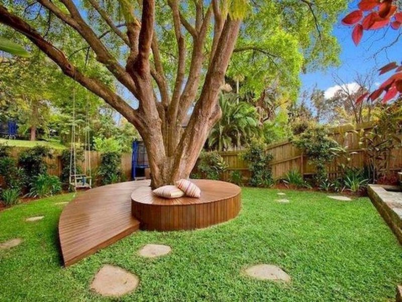 Circular bench around a tree