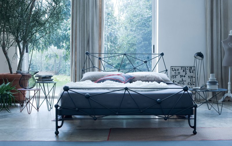 Metal loft -style beds