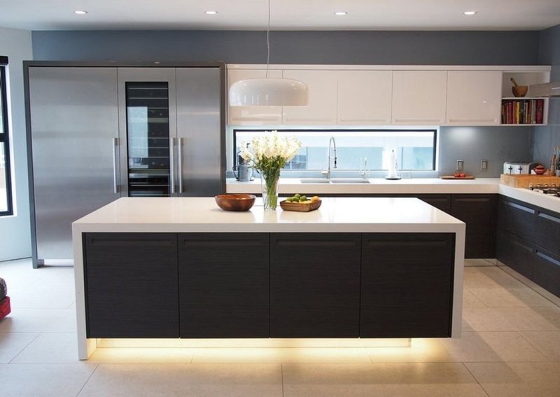 Direct kitchen with a island in a modern style