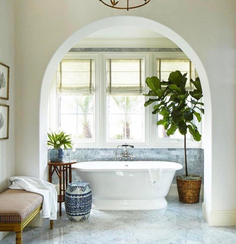 Mediterranean style in the interior of the bathroom