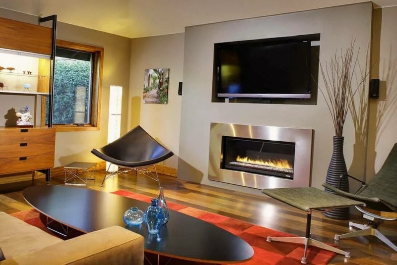 The interior of the living room with a bio -rock and TV