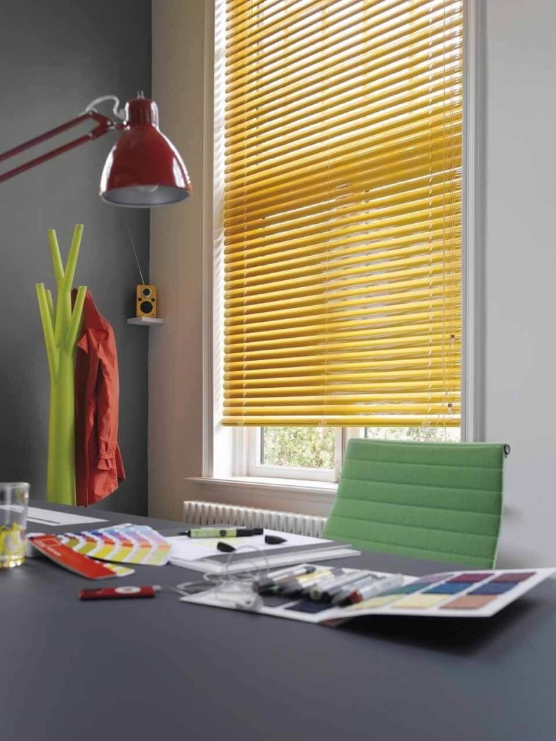 Horizontal aluminum blinds