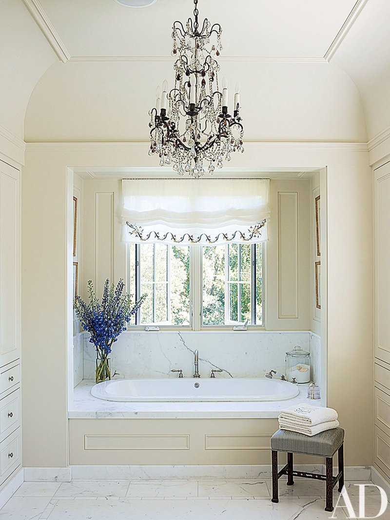 French -style bathroom