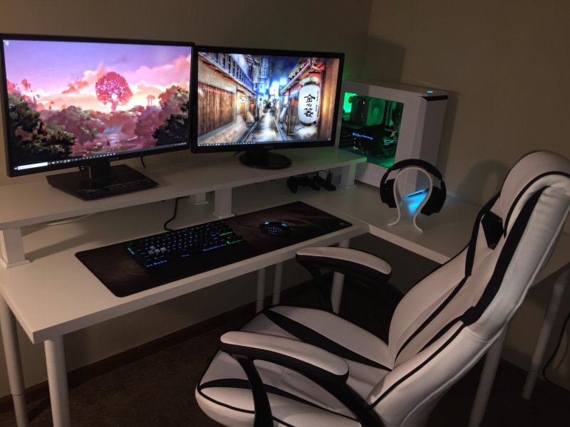 Computer table for two monitors