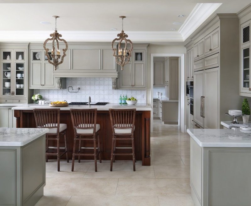 Kitchen-dining room with a neoclassic island