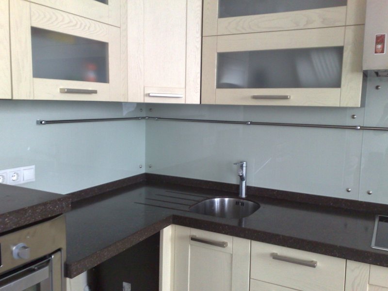 Ply of glass for beige kitchen