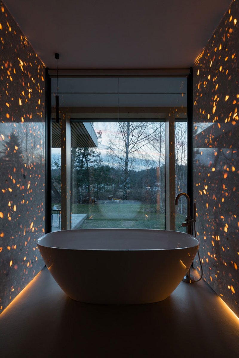 Oval bath