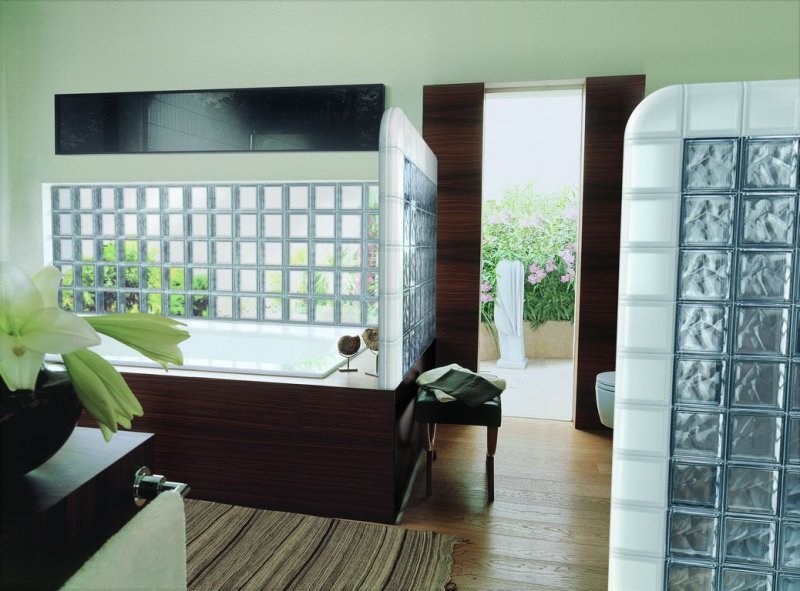 Glass blocks in the interior of the bathroom