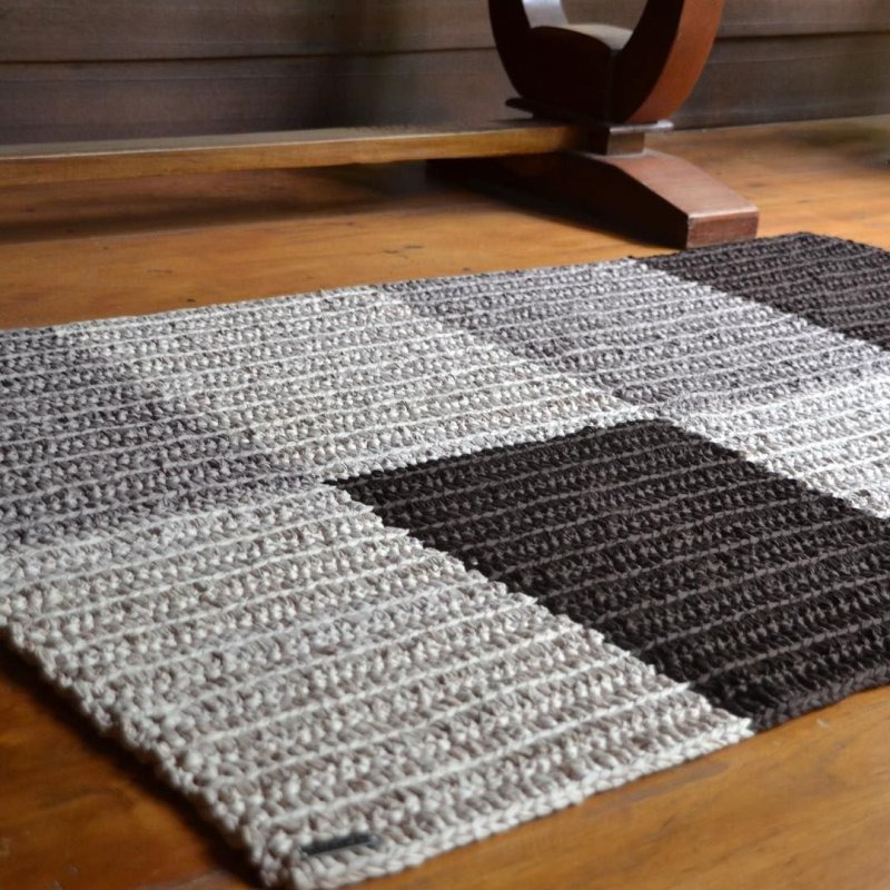 Crochet rectangular rugs