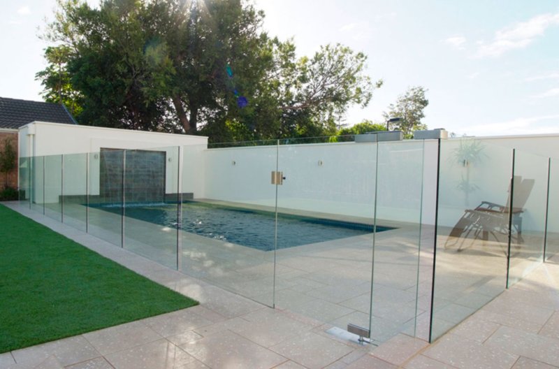 Glass fence