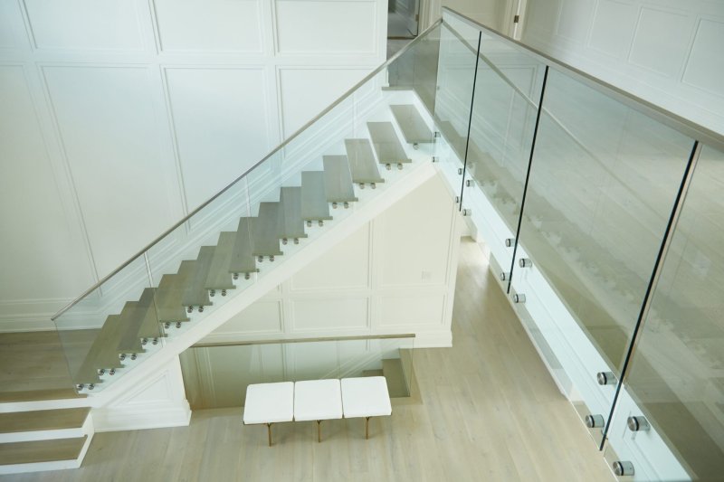 Glass fence for stairs