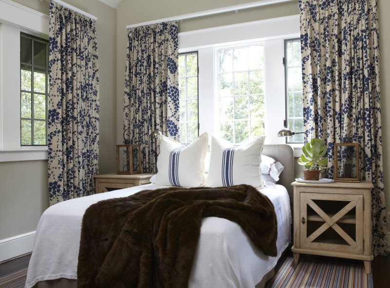 Curtains in the interior of the bedroom