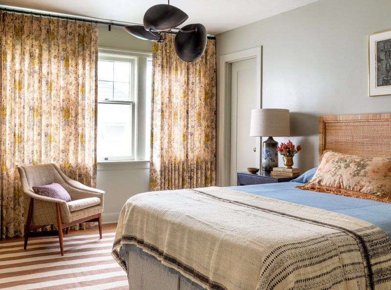 Curtains in the interior of the bedroom