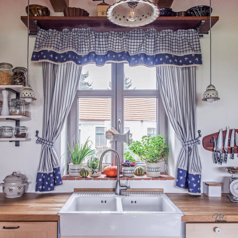 Curtains in the style of Provence for the kitchen