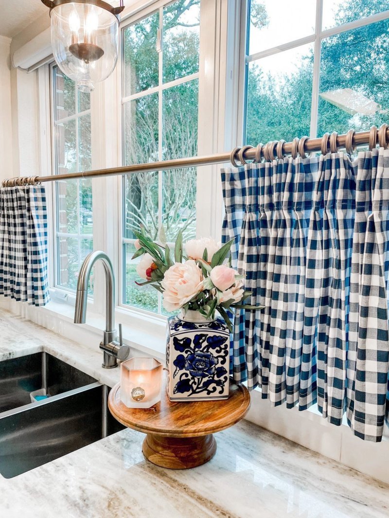 Roman curtains for a kitchen in the style of Provence Country