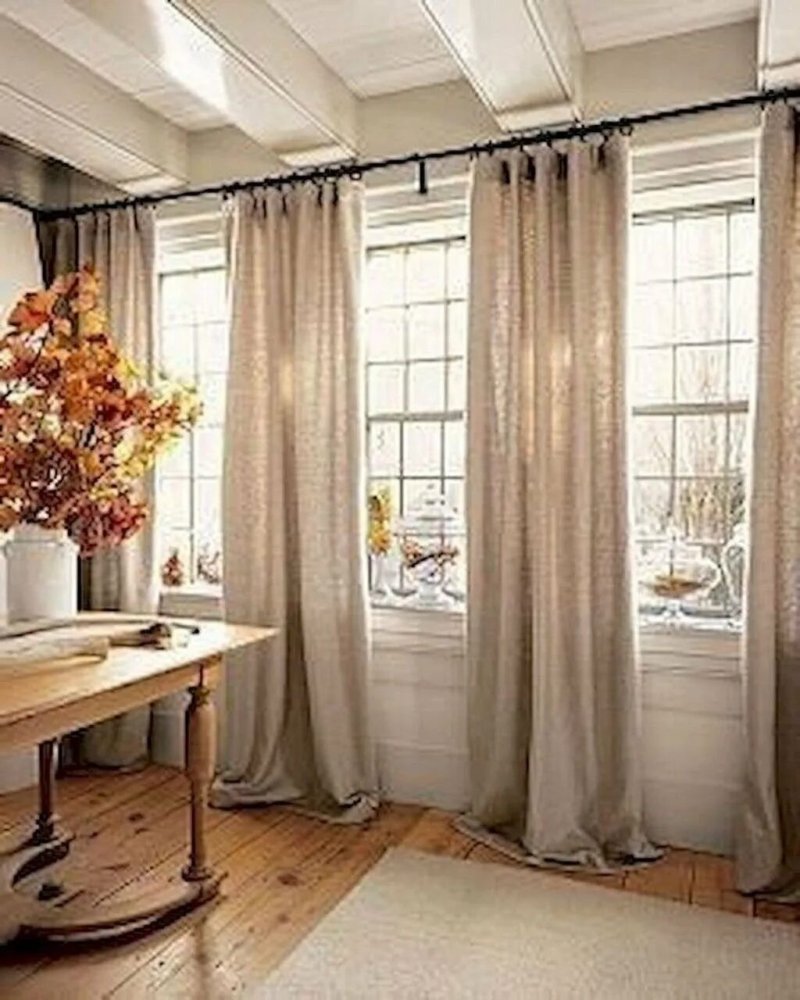 Linen curtains in the interior