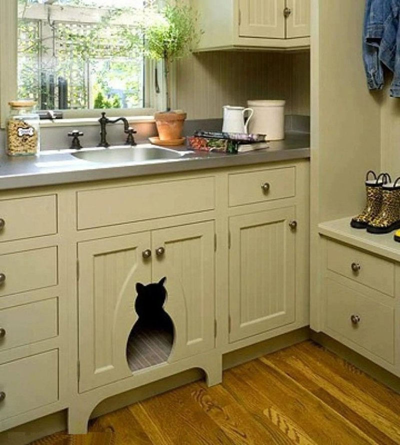 Place for the cat in the kitchen