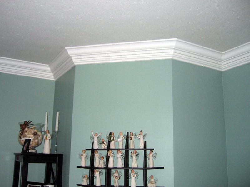 Ceiling skirting boards