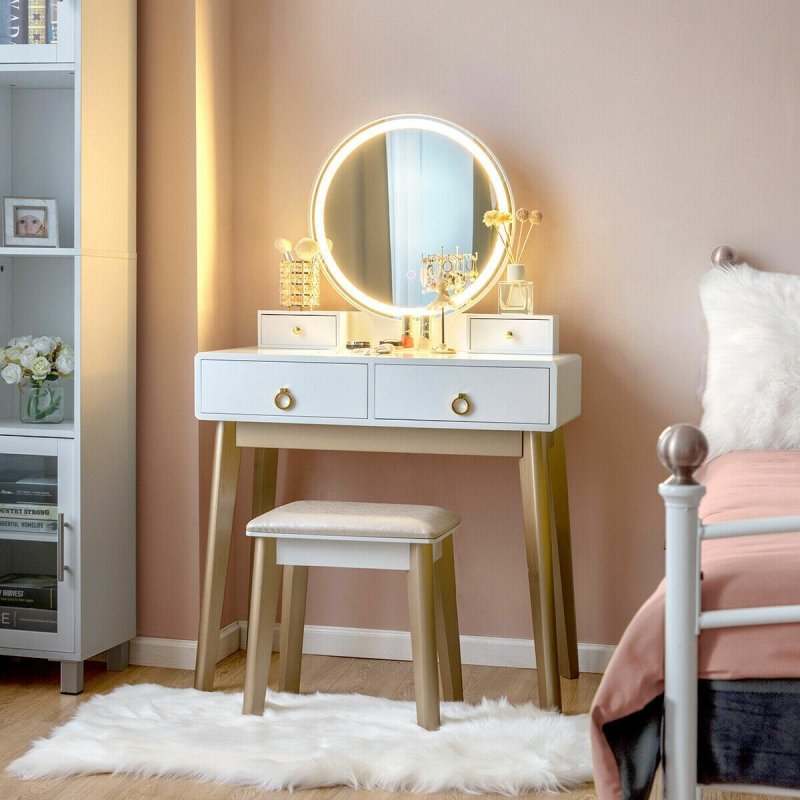 Toilet table in the bedroom