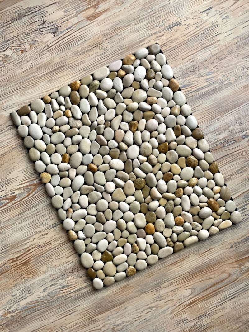 Rug pebble