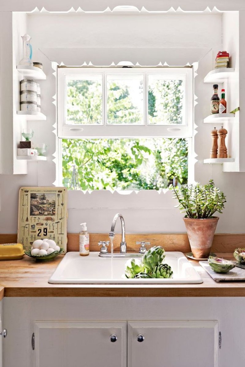 Windows in the kitchen design