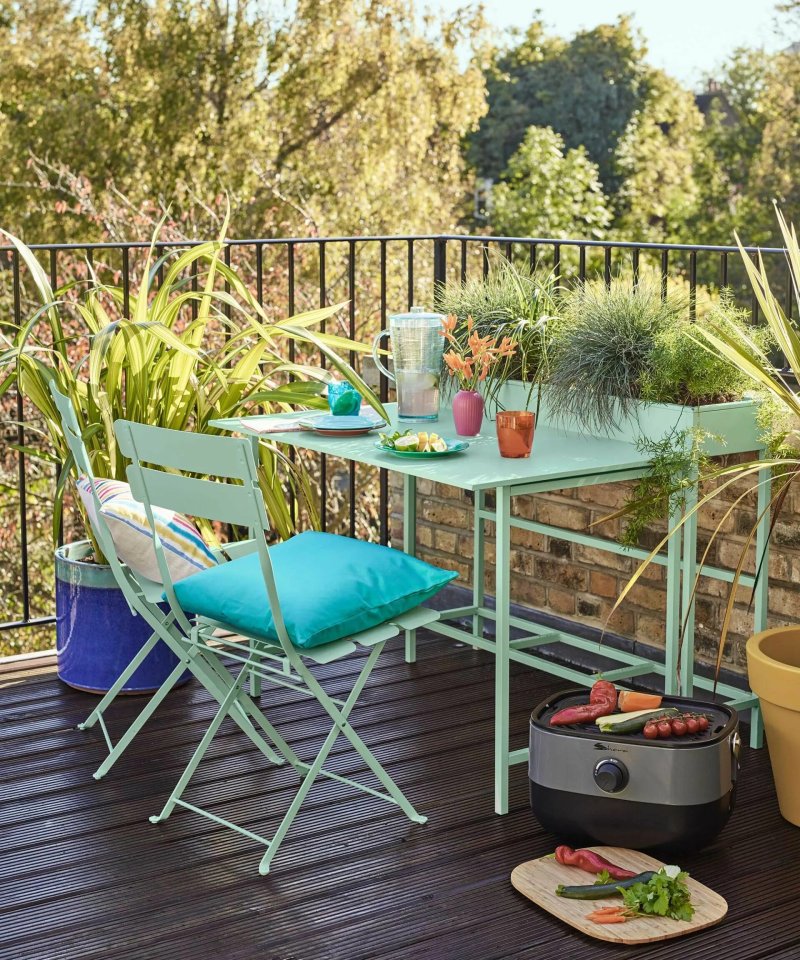 Picnic on the balcony