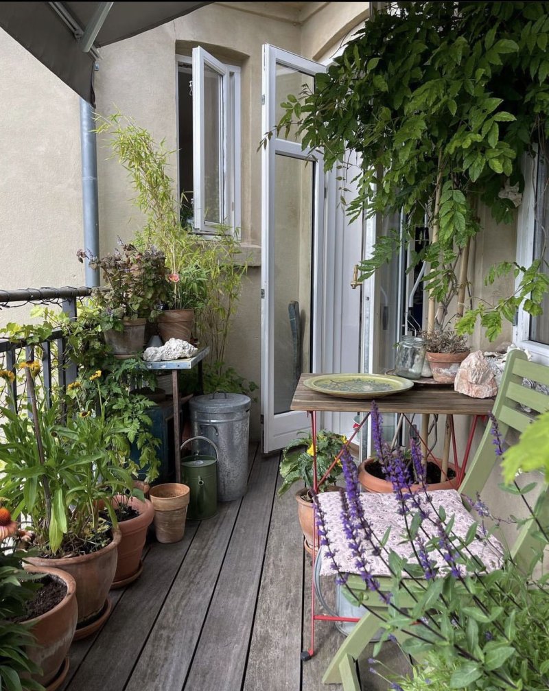 The balcony of the interior