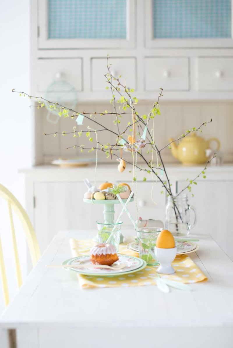 Easter decor on the table