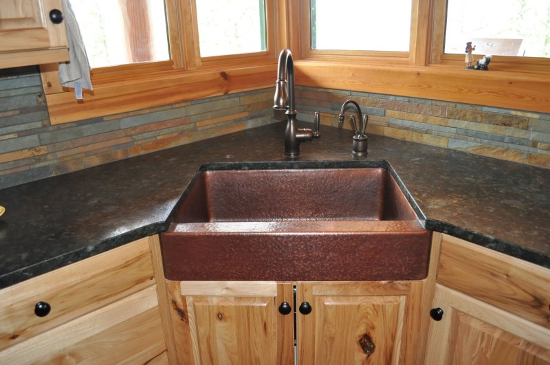 Copper sink for the kitchen